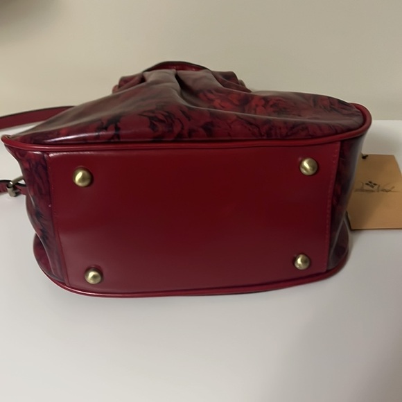 Patricia Nash etched roses collection, Crossbody bag, gorgeous red design, new - Picture 10 of 13